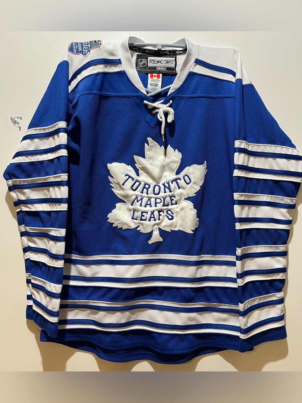 Reebok Toronto Maple leafs winter mens jersey sz 48